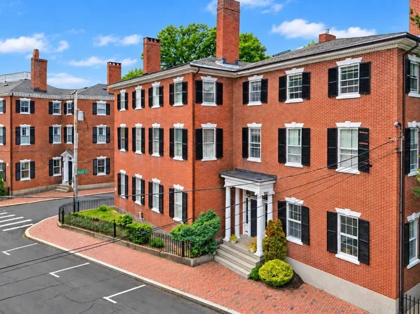 35 Washington Sq #3, Salem, MA 01970