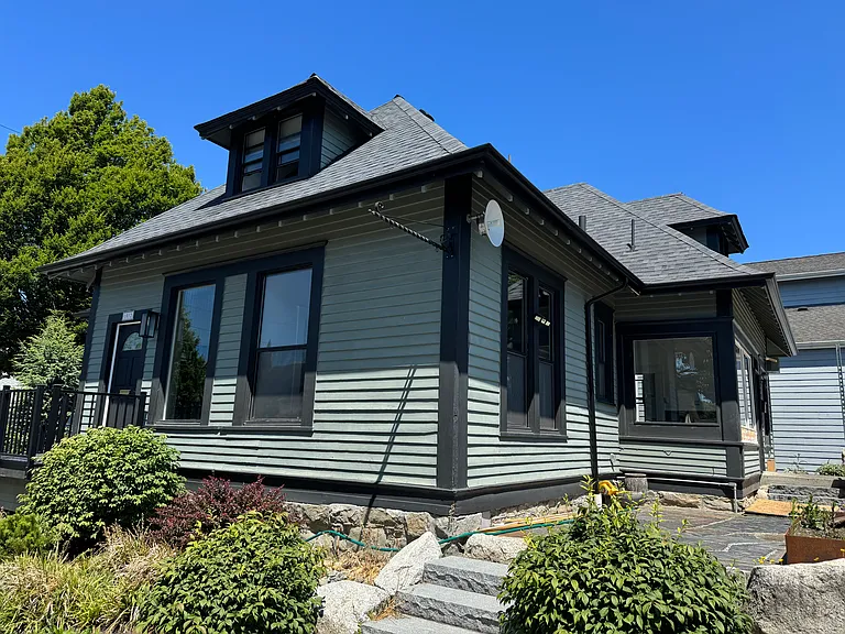 1012 Dupont St — Photo 4
