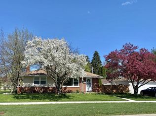 9 S Mount Prospect Rd, Des Plaines, IL 60016