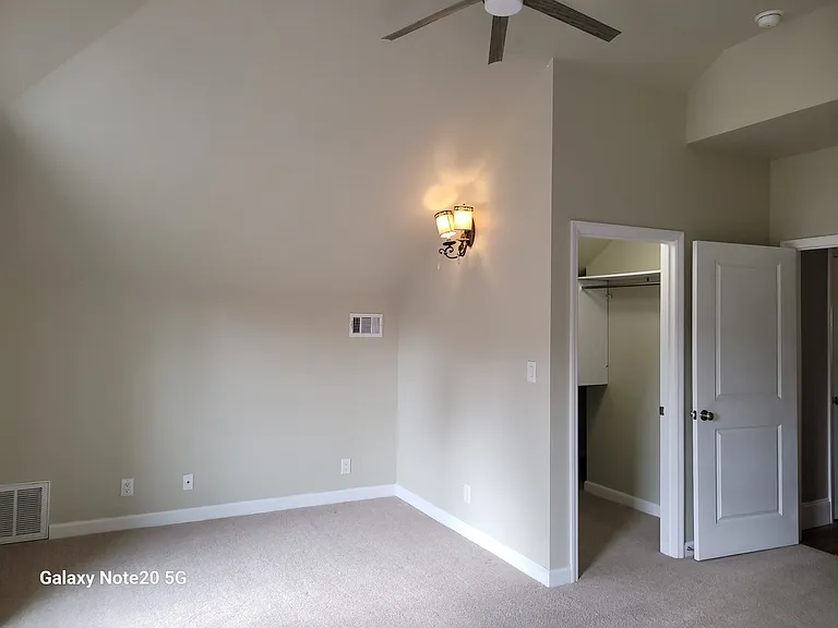 601 W 37th St #B — Photo 19
