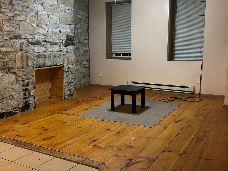 Living room (kitchen to the left)