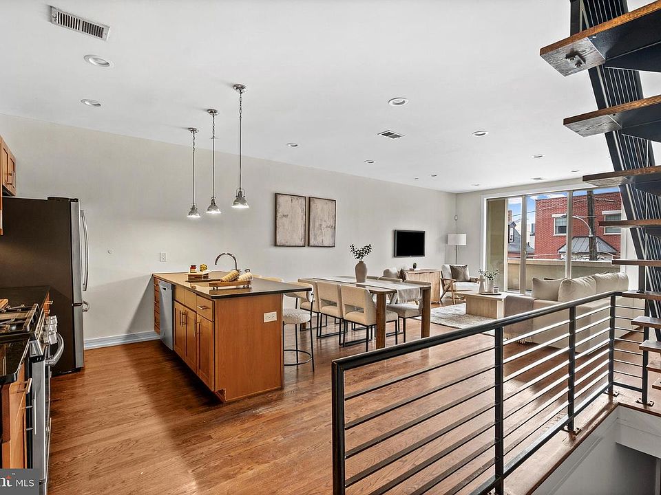 1st image of 1135 Crease St APT 2