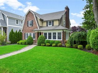 8 New Haven St, Harrison, NY 10528