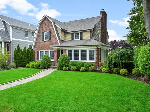 8 New Haven Street, Harrison, NY 10528