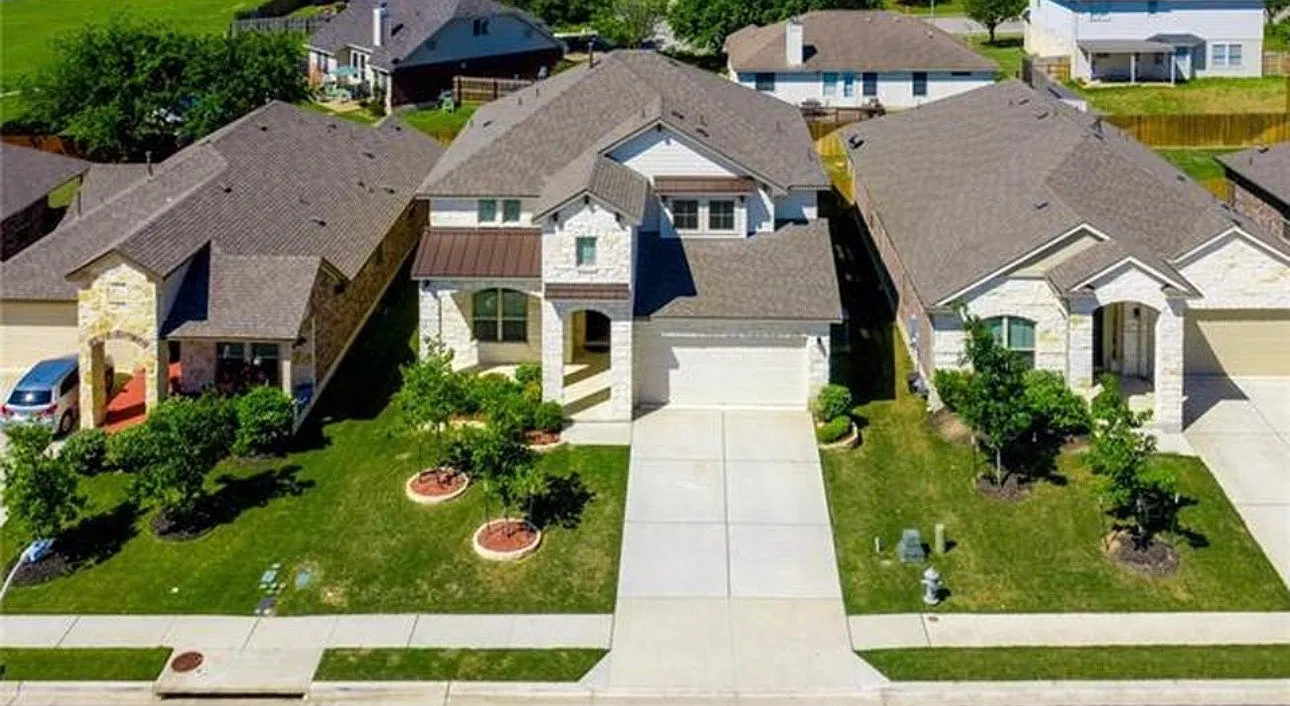 5 bed, 3238 sqft, $3,250 — Photo 3