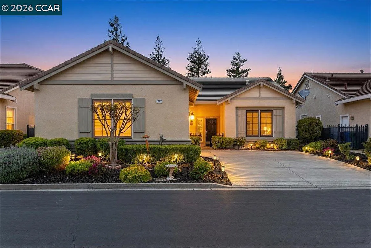 377 Saint Claire Ter photo 1