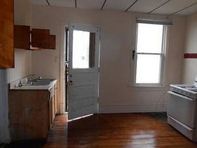3rd image of 5033 S Damen Ave
