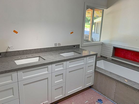 3rd image of 2 El Concho Ln