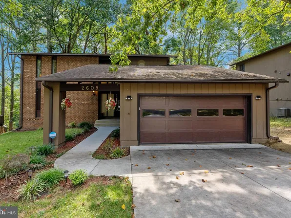 2609 Woodfern Ct, Woodbridge, VA 22192