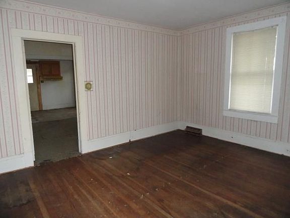 3rd image of 127 Park St