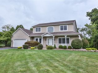 15 Longbow Cir, Spencerport, NY 14559