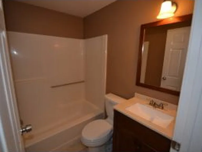 901 Mammoth Rd #6 — Photo 13