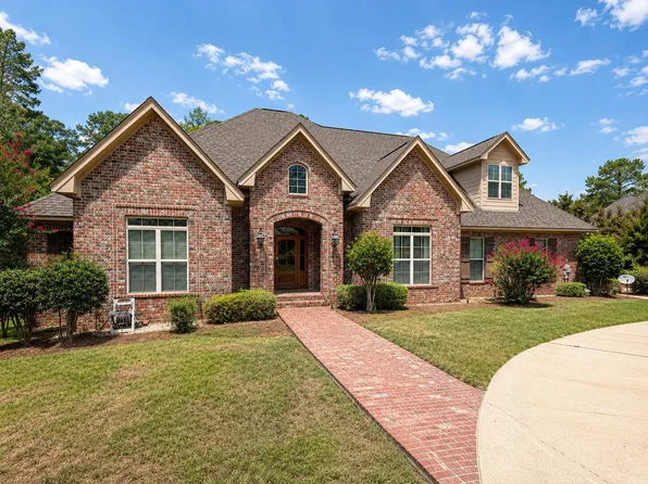121 Lake Estates Dr, Hattiesburg, MS 39402