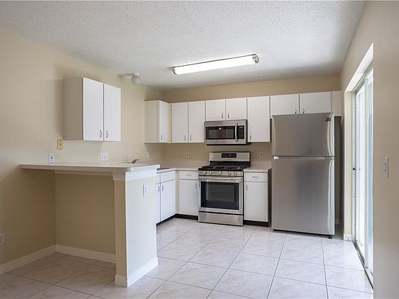 5th image of 202 Horstfield Dr