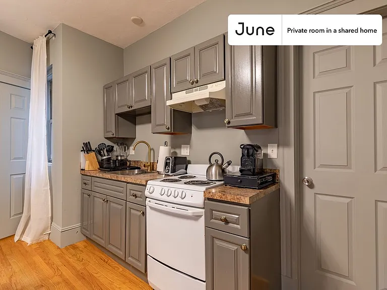 55 Park Dr #C — Photo 8