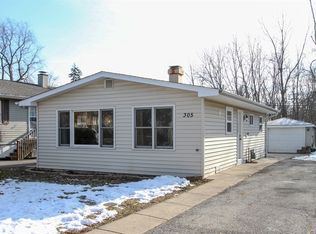 305 Wildwood Dr, Round Lake Beach, IL