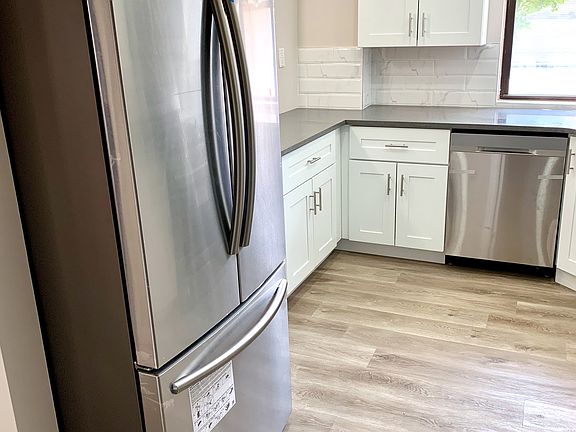 4th image of 4105 35th Ave APT 1R