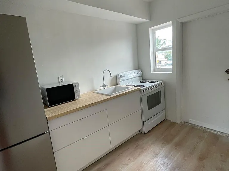 3591 SW 10th St #12B — Photo 5