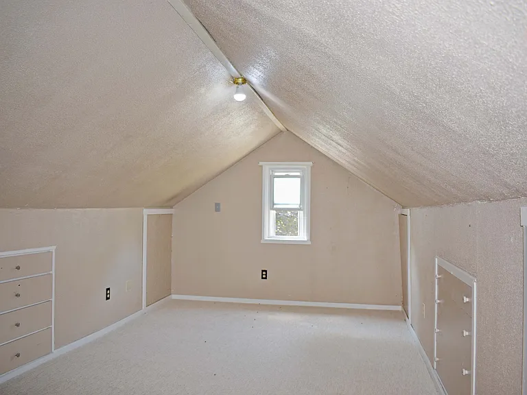 905 Burchfield Rd — Photo 25