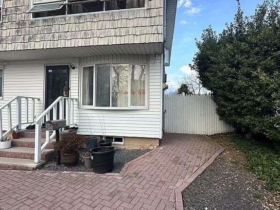 2nd image of 199 Thornycroft Ave #B