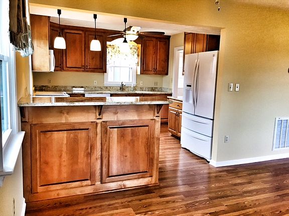 5th image of 1434 Poquoson Ave
