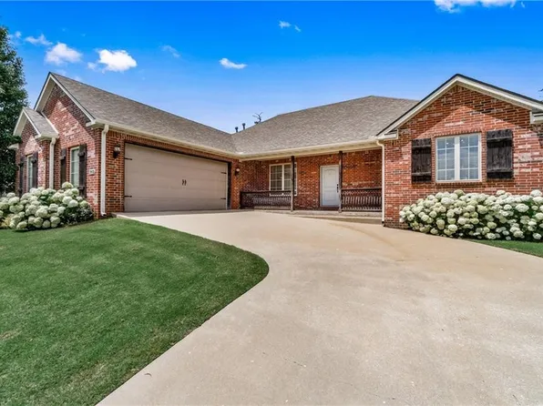 5902 SW Knotty Pine Rd, Bentonville, AR 72713