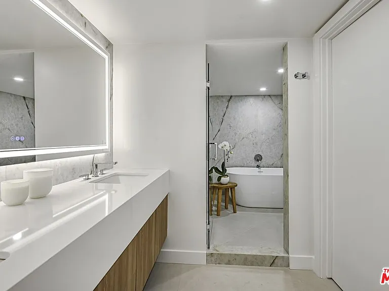 333 N Palm Dr #202 — Photo 8