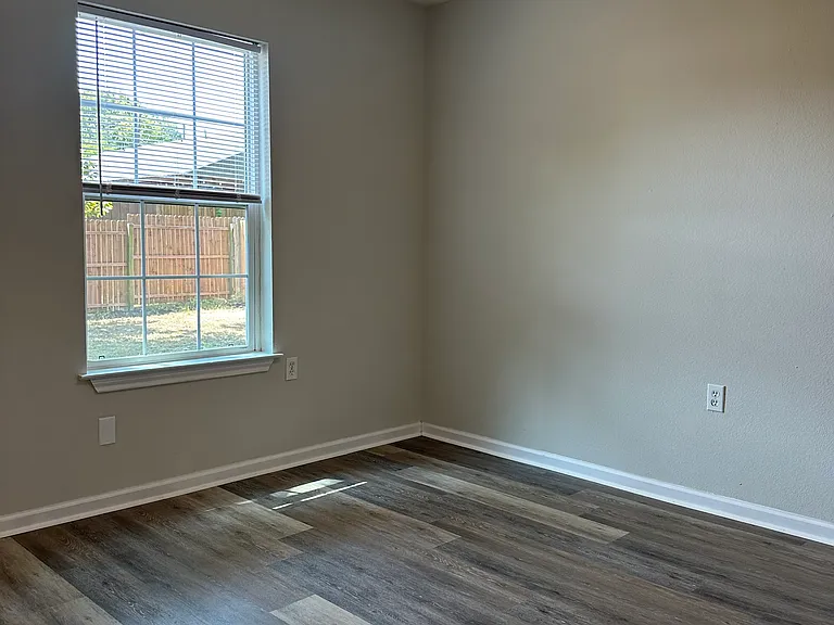 2542 Wilhurt Ave — Photo 14