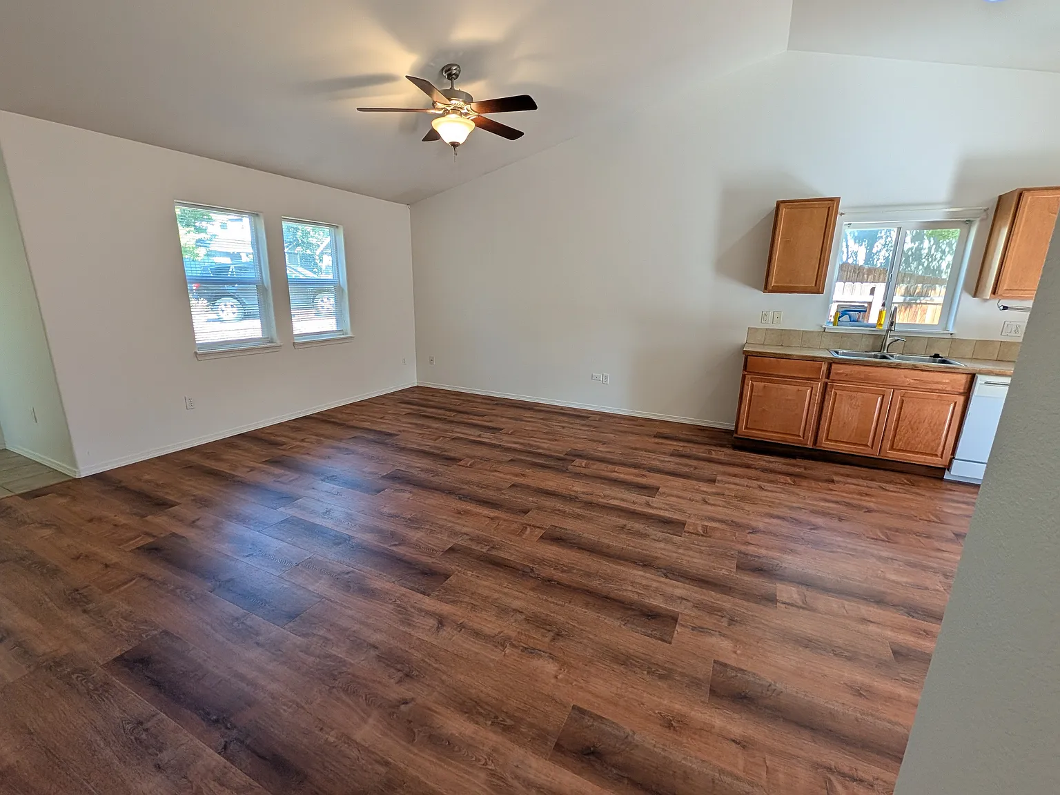 3 bed, 1148 sqft, $1,950 — Photo 2