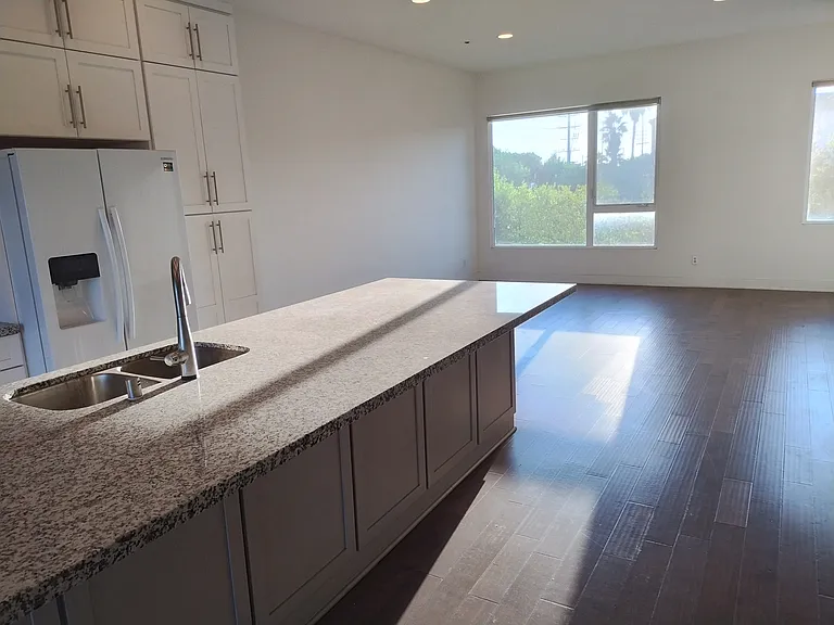 135 W Live Oak Ave #E — Photo 12