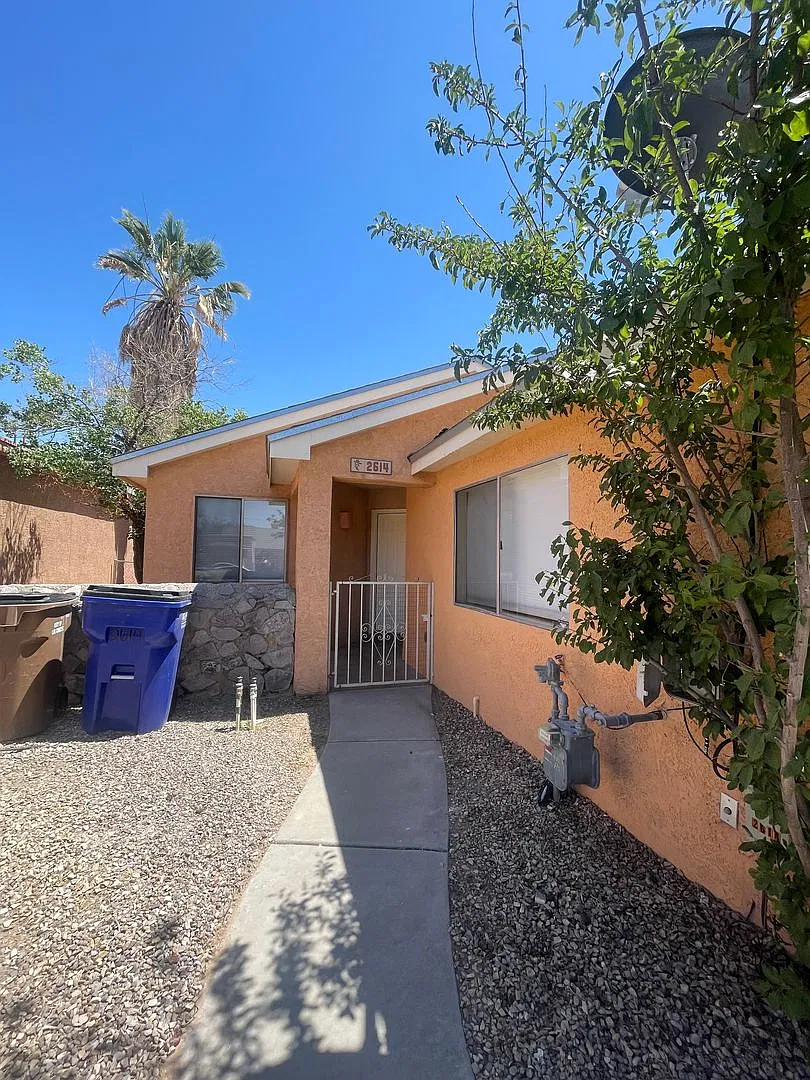 Charming 3-bedroom, 2-bathroom Home located off Don Roser — Photo 4