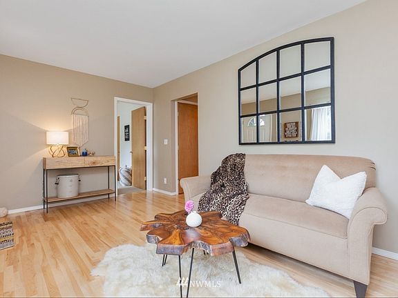 3rd image of 2713 44th Ave SW