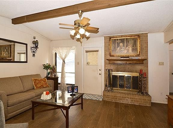 5th image of 1422 Douglas Dr