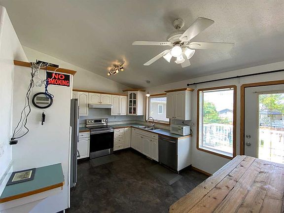 3rd image of 52 SE Upland Dr W