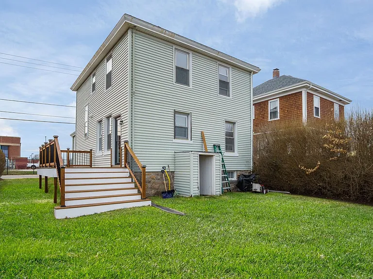 209 3rd St — Photo 24