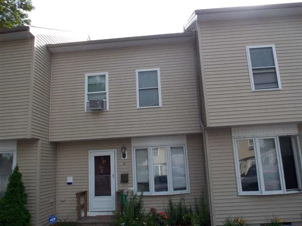 95 Harbor Ave, Nashua, NH 03060