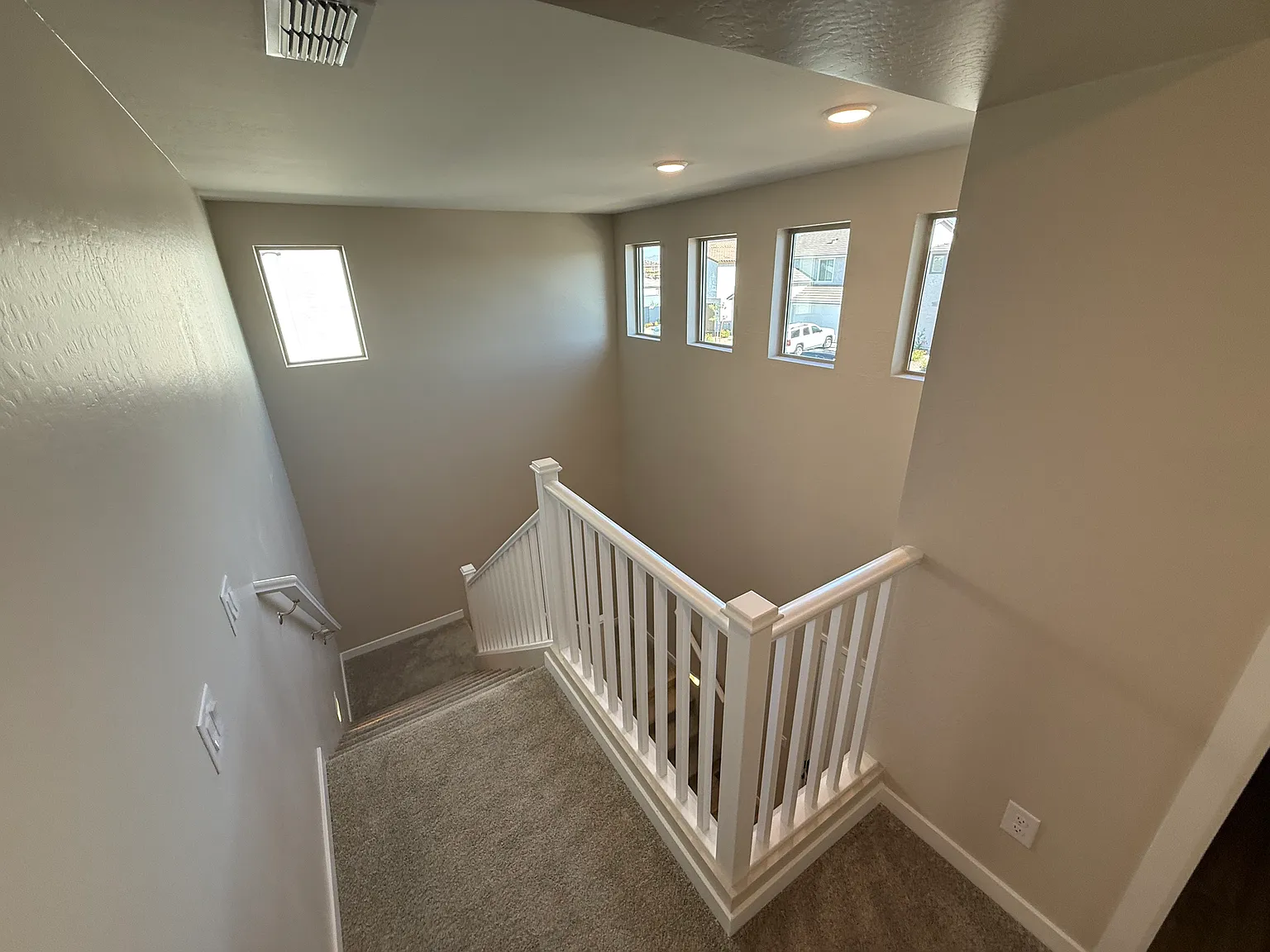5 bed, 2807 sqft, $3,200 — Photo 4