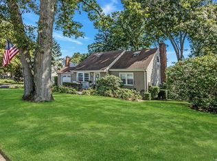 99 Winifred Dr, Merrick, NY 11566