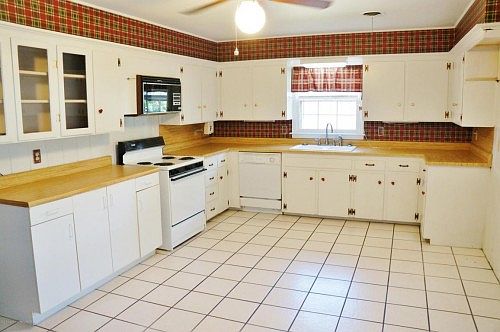 4th image of 3615 Fleetwood Dr