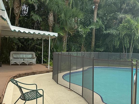 5th image of 210 PALM Trail