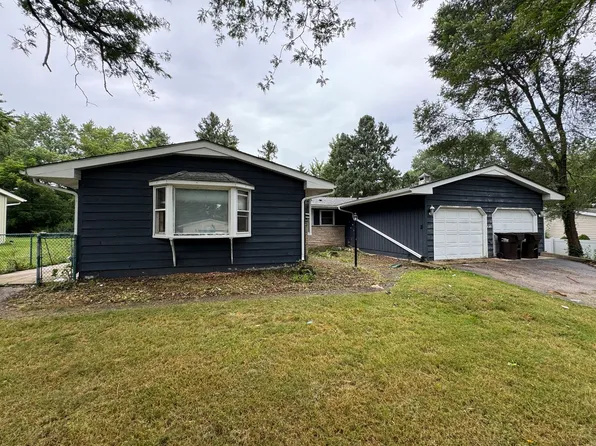 2910 Killarney Dr, Cary, IL 60013