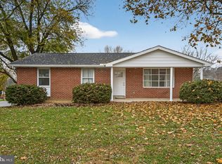 452 Longfellow Dr, Lancaster, PA 17602