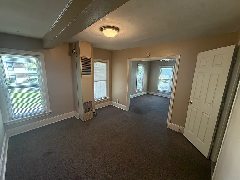 702 E 3rd St #4 — Photo 5