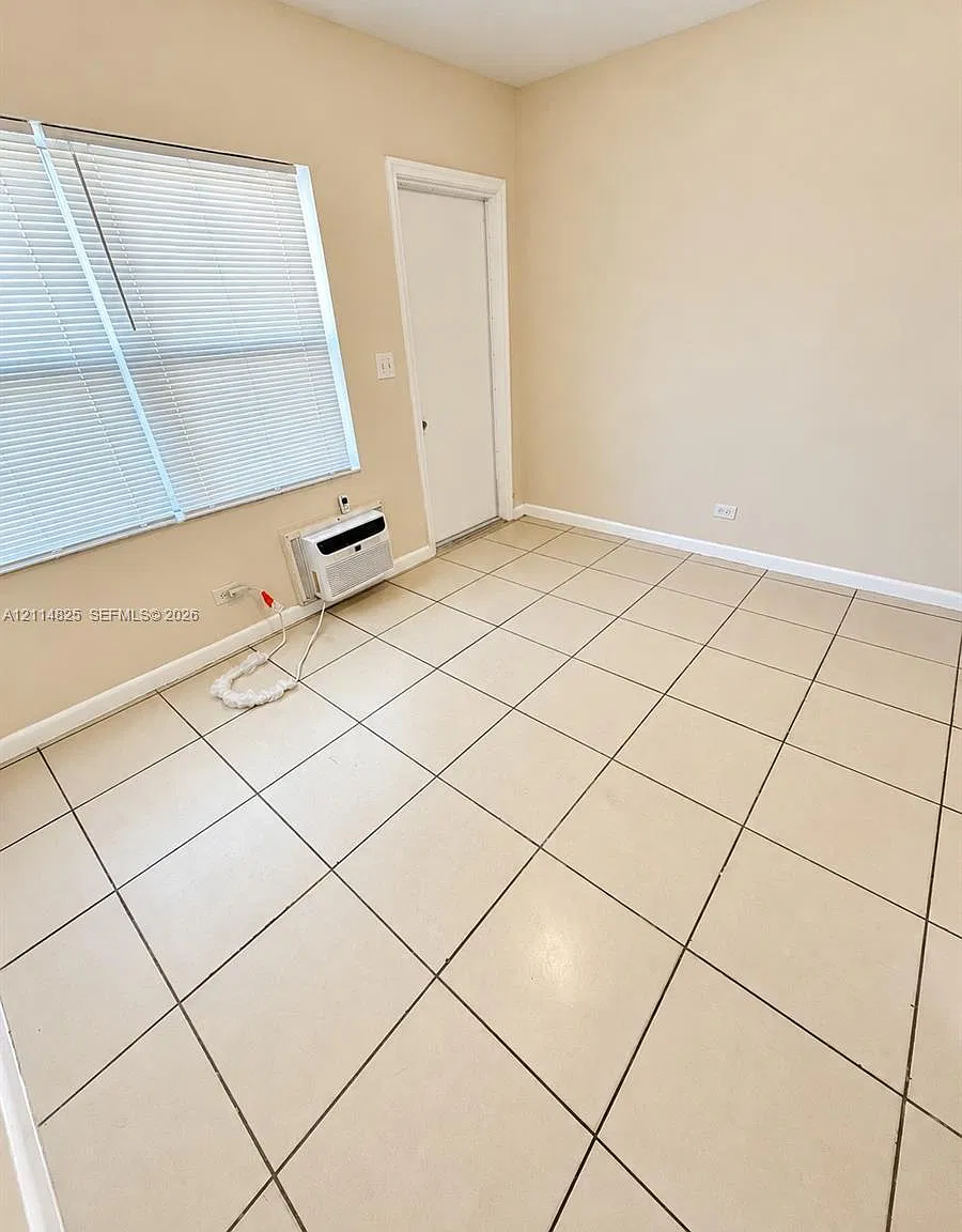 Biscayne Heights — Photo 4