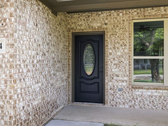 5th image of 304 Evans St
