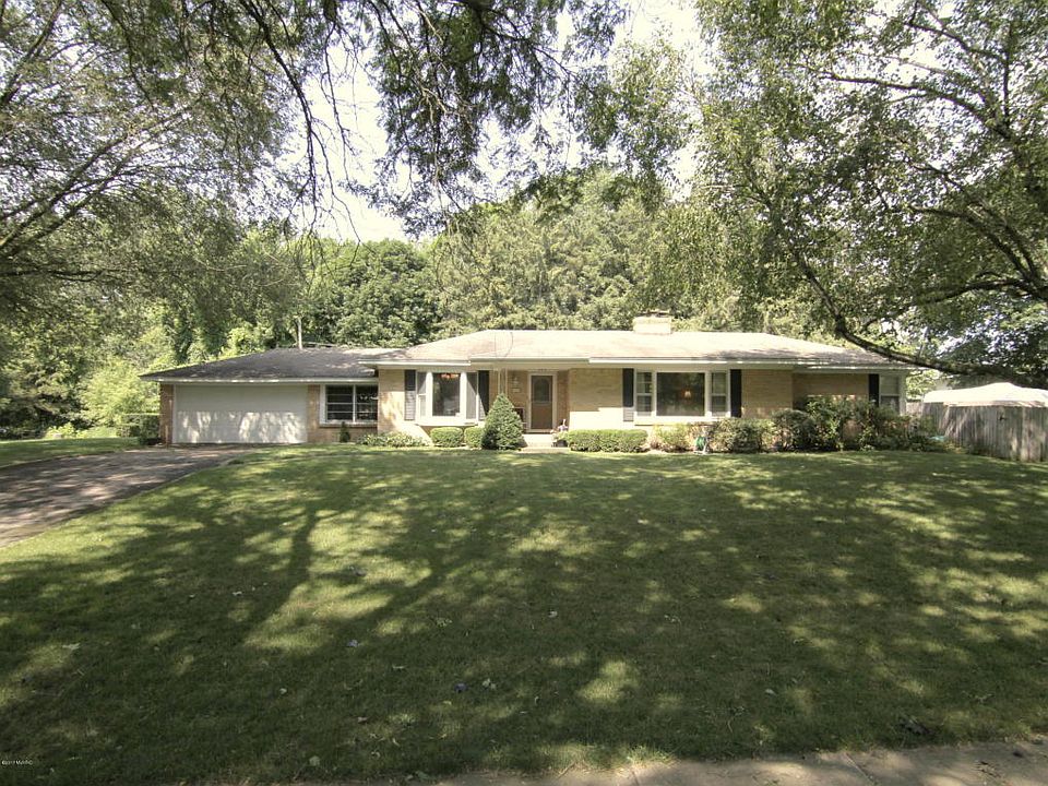 1st image of 343 Carpenter Ave NW