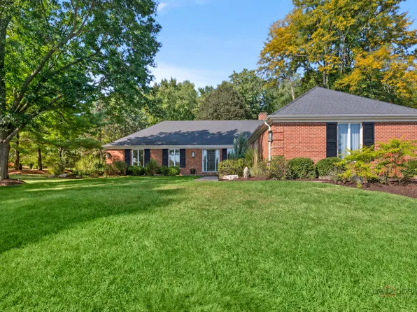 79 Mark Dr, Hawthorn Woods, IL 60047
