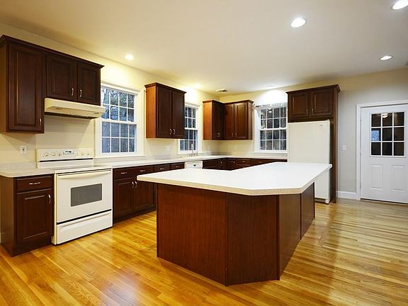 4th image of 212 Harwood Ave