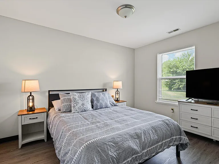 207 Nicholas Dr — Photo 29