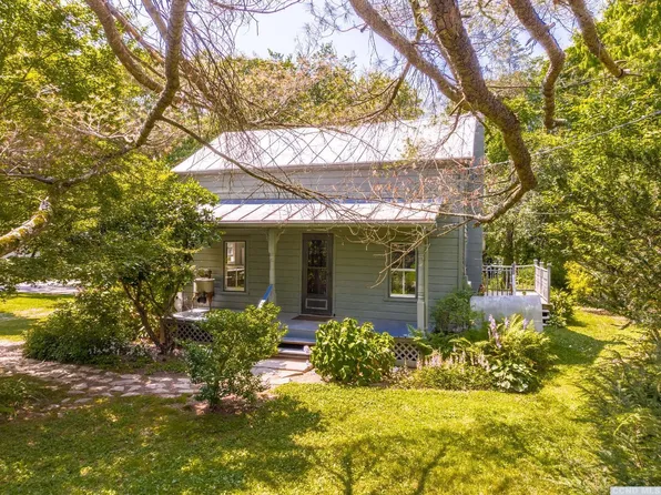 755 County Route 25, Stuyvesant, NY 12173